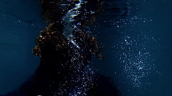 Preview 2 of Cewe Palembang - gothic underwater shooting in swimmimg pool! (Arya Grander)