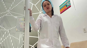 Preview 2 of Sqrits Girls Xxxii Com - Doctora practicante es muy cachonda,  me hace chequeo general a mi polla y me escurre toda mi leche.