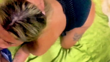 Preview 3 of Milf Orgy 6 - Paguei a corrida do Uber com sexo - Uber dotado comeu a loirinha trans