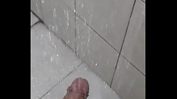 Preview 1 of 10 Year Girl With Big Main Sex - Agua no banho