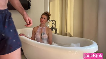 Preview 1 of Bokep Entot Sampe Muncrat - But I don&#039_t want to take a bath alone Daddy! Daddy joins and fucks me