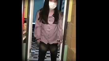Preview 2 of Japonesas No Massagista - カフェのバイトリーダーと浮◯してる時に彼氏から電話きて、バイトリーダーに乳首舐められてしまい思わず喘ぎ声を出してしまって彼氏に浮◯中だと勘付かれないように必死にごまかす21歳女子◯生。