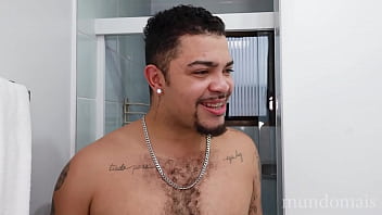 Preview 1 of V Bigledi - Amigos fodendo gostoso na cama!
