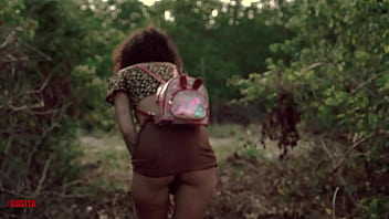 Preview 1 of Boobs Kising Vidio Big - Rosita Aventureira: Se Masturbando na Natureza