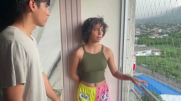 Preview 1 of Moive - Pareja de hermanastros latinos tienen relaciones sexuales por primera vez a escondidas de sus padrastros. Se corre en su boca. H.L.