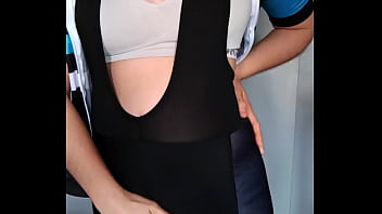 Preview 2 of Hole Ga - Mujer de spinning se calienta despu&eacute_s de clase