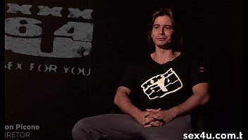 Preview 1 of 2stepmom 1son - Entrevista completa com o mito Don Picone. O bem sucedido diretor do porn&ocirc_ que vive a vida descobrindo lindas atrizes e jogando poker de Las Vegas