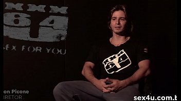 Preview 4 of 2stepmom 1son - Entrevista completa com o mito Don Picone. O bem sucedido diretor do porn&ocirc_ que vive a vida descobrindo lindas atrizes e jogando poker de Las Vegas