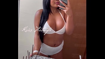 Preview 2 of Fist Ruined - Kriss Hotwife - no espelho do banheiro