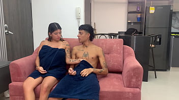 Preview 2 of Defloration Full Videos - Hago venir a chorros a mi vecina mientras compartimos una buena ducha.