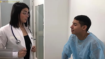 Preview 1 of Myanmar Youporn - doctora sexy se folla a su paciente con polla gigante - culos grandes