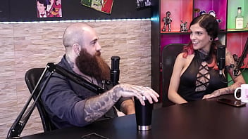 Preview 1 of We Xxx Girl - Gostosas se deliciam no corpo dos homens no Jogo da Putaria - Qweensg e Iron Biker