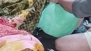 Preview 1 of Moti Bb Xxx - Bhabhi bed par leti hui thi, pichhe se devar ne chod dala