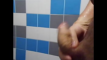 Preview 1 of Teen Girls First Big Cock - Schwanzspiele unter der Dusche