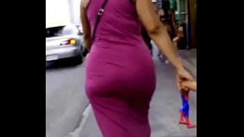 Preview 2 of Kung Fu Karate Sexy Video - Mama con Mega Culo en calle
