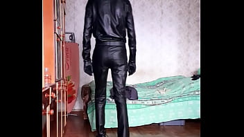 Preview 2 of Assman Gangbang - Guy in a jacket and leather pants