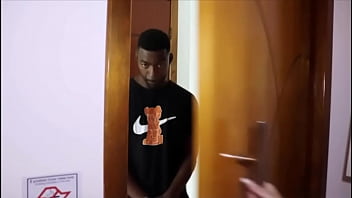 Preview 4 of Kiana Dior Lesbian - Safada deu pro cara da recep&ccedil_&atilde_o e ganhou leite dentro