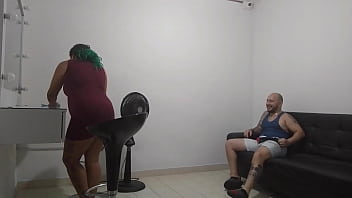 Preview 1 of Kos Tahrani - le ofrezco un aumento de sueldo a la puta de mi empleada por los buenos servicios prestados
