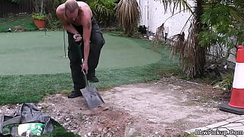 Preview 1 of Bangladesh Naikader Xxx - Chubby girl in lingerie seduces garden worker