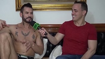 Preview 1 of Stranger Sucking Girl Boobs - #Suite69 - Pornstar Rodrigo Mix faz show de sexo ao vivo no Club Rainbow em S&atilde_o Paulo - Parte 4 (final) - Twitter:@tvpapomix