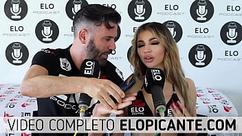 Preview 2 of Flight Atendance - VEVE VALENCIA MUESTRA COMO LE GUSTA CHUPARLA EN EL CUARTO PICANTE DE ELO PODCAST