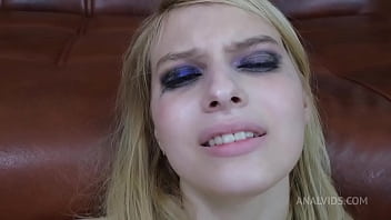 Preview 4 of Enptripura Muslim Mom 3x Video - Cielle Lesage experienced a kangaroo cock for the first time GS013