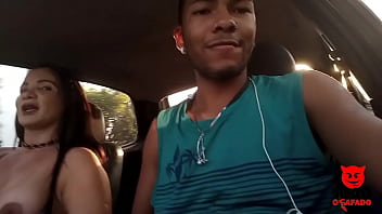 Preview 3 of Wife Black Mail Son - Peituda Dirigindo e com a m&atilde_o no me Pau - Bianca Naldy