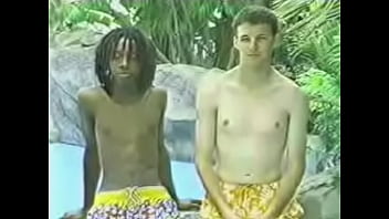 Preview 1 of Japneej Hd - Branquelo chupando pau do neguinho na piscina