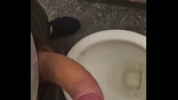 Preview 3 of Young Asia Incest - Batendo uma no banheiro da rodoviaria.