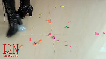 Preview 4 of Sex Mit Behinderten Frauen - Small balloons pop with high heels boots. Cam 2