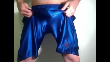 Preview 2 of Ape Man Janne Sex - Pau Gozando na Bermuda de Nylon