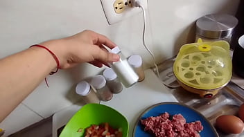 Preview 1 of Black Man White Girl Hd - XXX VIDEO EN ESPANOL - MI MADRASTRA CALIENTE ME ESTA ENSE&Ntilde_ANDO COMO COCINAR ( pero ella sabe que siempre le he tenido ganas) ASI QUE VOY CONTENTO A COMERMELE EL CO&Ntilde_O