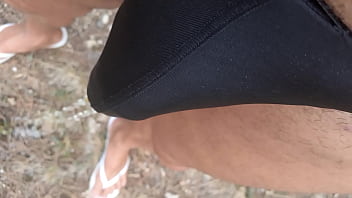 Preview 2 of Rasa Sakit - Pisser dehors dans son string