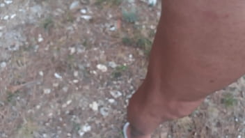 Preview 3 of Rasa Sakit - Pisser dehors dans son string
