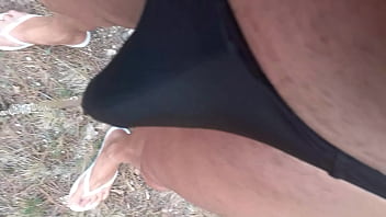 Preview 1 of Rasa Sakit - Pisser dehors dans son string