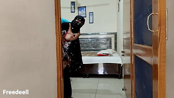 Preview 2 of Lessy Mom - Meri Behan Shama Jane se Pehle Mujhse Chudi