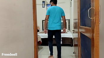 Preview 1 of Lessy Mom - Meri Behan Shama Jane se Pehle Mujhse Chudi