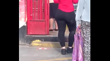 Preview 3 of Xpussy Cam - Potona en cola de minimarket 1