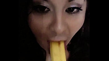 Preview 3 of Ver Porno Xnx Porno - Latina Miss Madii Banana blowjob Tease
