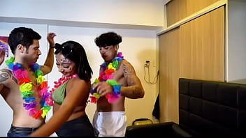 Preview 1 of Trans Foot - Gozei no cuzinho da minha amiga depois da festa de carnaval