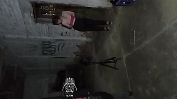 Preview 1 of Zana War - Chamando estranhos na rua pra foder