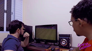 Preview 1 of Gloria Guida Youtube Tube - HOJE FOI P.T (PUTARIA TOTAL) QUANDO A GABY E O MARIDO DELA VIERAM AQUI EM CASA TREPAR DURANTE O JOGO