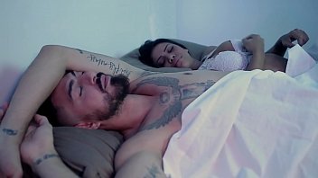 Preview 1 of Cheating Washroom Sex - Morena acorda marido para foda matinal