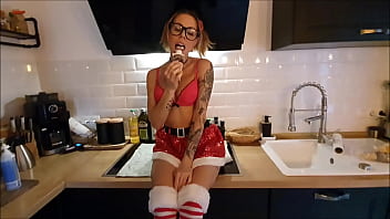 Preview 1 of Sex Massage Japan Body Oil - Fick die notgeile Weihnachtsfrau!