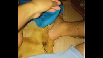 Preview 2 of All Six Video Dubai - Mis manos y pies disfrutan de mi ropa