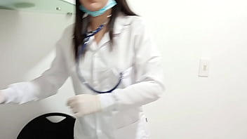 Preview 2 of Brazzers Forest Amateur - voy a el medico urgente que rico me atienden.