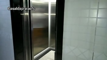 Preview 1 of X Bp Video Jadi - Pegaram o casal transando no Elevador