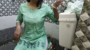 Preview 3 of Bath And Body Works Man - Indian beautiful Fucked step mother naughty stepson alone at home fuck cum in mouth in washroom real orgasam hindi audio