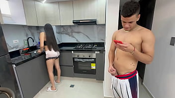 Preview 1 of Hd Mature Nl Hairy - Me encanta ver sin ropa a mi culona latina hermanastra,  cuando ella se da cuenta que la espio me deja meterle mi enorme y rica polla por su estrecho y rico culo.