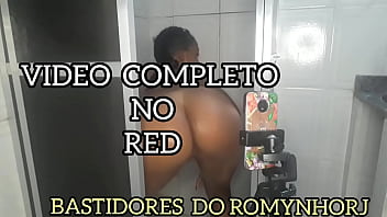 Preview 4 of Bhapr Sixx17 - GOSTOSA PRETA FOGOSA NA CHAMADA DE VIDEO  NO  BANHEIRO  DO ROMYNHORJ